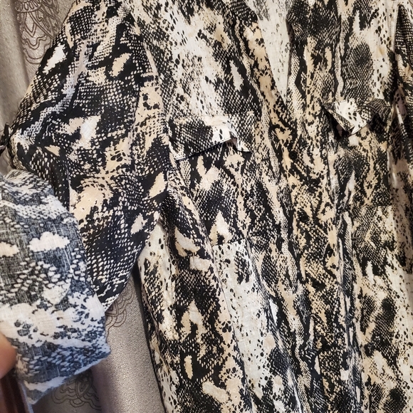 Calvin Klein Snake Print Button-Down Blouse Size 2X - Picture 4 of 5